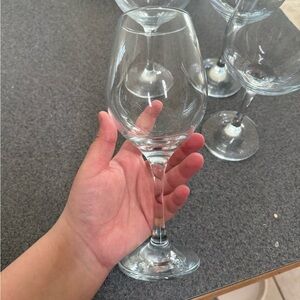 Elegant Clear Wine Glass Set